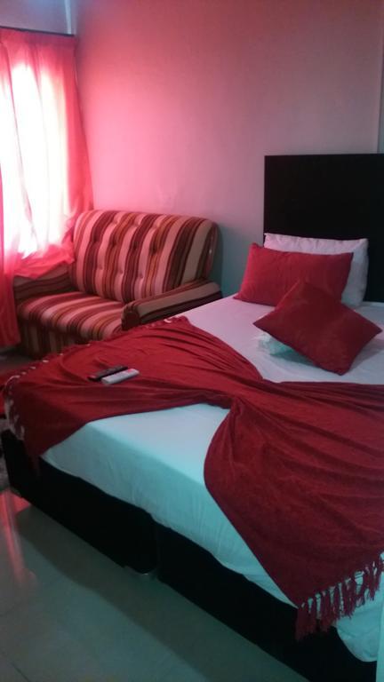 Deluxe Double Room (2 Adults + 1 Child)